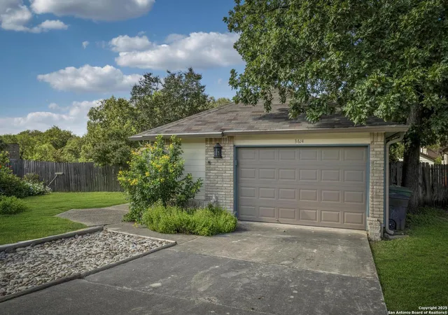 Photo 2 of Sale Pending at 3614 Ridge Country, San Antonio, TX 78247 | MLS# 1907555 | Listing updated on 2025-12-18