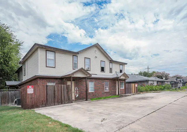 Photo 2 of Sale Pending at 7601 Windsor Oaks, San Antonio, TX 78239 | MLS# 1907562 | Listing updated on 2026-04-01