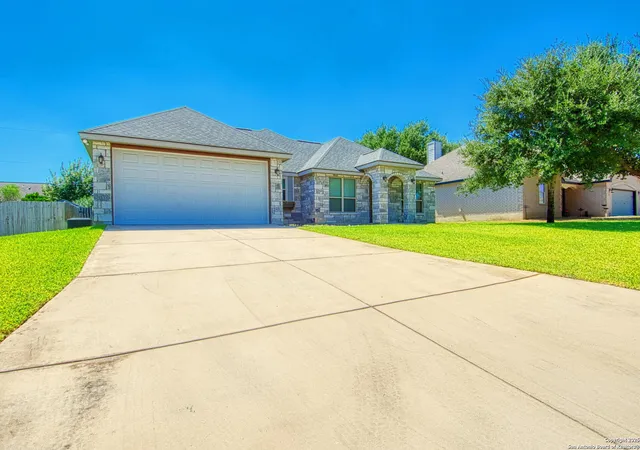 Photo 3 of Single family home for sale at 108 Parkcrest, Floresville, TX 78114 | MLS# 1907590 | Listing updated on 2025-12-08