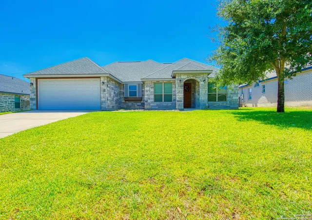Photo 1 of Single family home for sale at 108 Parkcrest, Floresville, TX 78114 | MLS# 1907590 | Listing updated on 2025-12-08