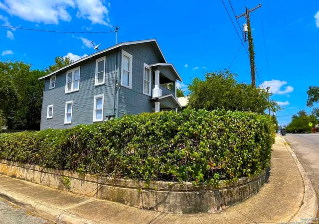 Photo 2 of Sale Pending at 319 N Pine, San Antonio, TX 78202 | MLS# 1907602 | Listing updated on 2026-01-24