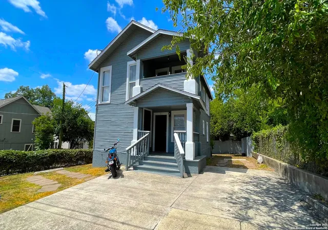 Photo 3 of Sale Pending at 319 N Pine, San Antonio, TX 78202 | MLS# 1907602 | Listing updated on 2026-01-24