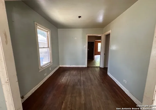Photo 4 of Sale Pending at 347 Carroll St, San Antonio, TX 78225 | MLS# 1907628 | Listing updated on 2025-10-16