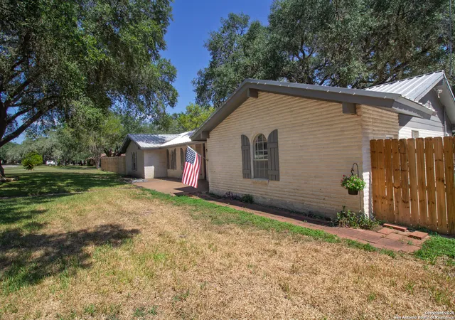 3rd image of 33 Encino Loma, Beeville, TX 78102 | MLS# 1907672