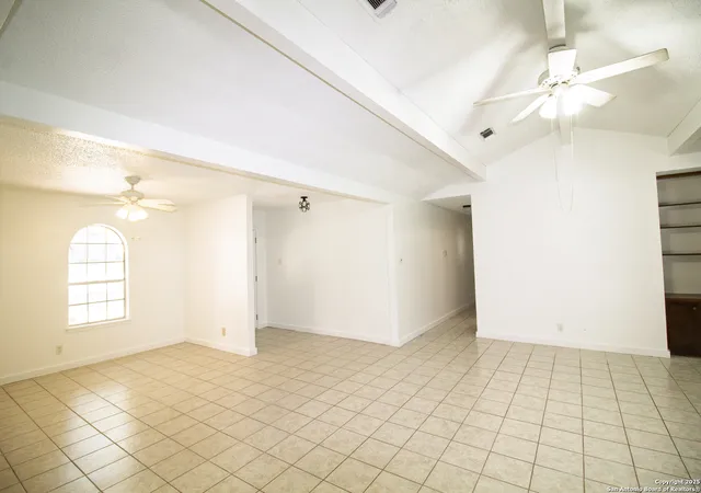 5th image of 33 Encino Loma, Beeville, TX 78102 | MLS# 1907672