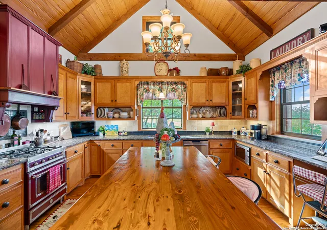 Photo 3 of House for sale at 303 Fm 1621, Comfort, TX 78013 | MLS# 1907745 | Listing updated on 2025-09-26