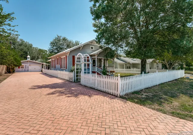 Photo 3 of Sale Pending at 104 Elm, Cibolo, TX 78108 | MLS# 1907772 | Listing updated on 2025-10-04