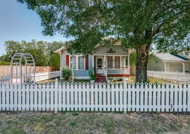 1st image of 104 Elm, Cibolo, TX 78108 | MLS# 1907772