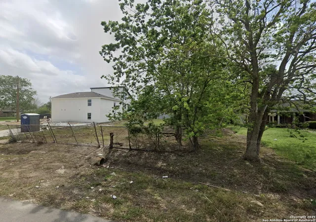 Photo 3 of Sale Pending at 6805 Loma Vista, Houston, TX 77085 | MLS# 1907794 | Listing updated on 2025-09-21
