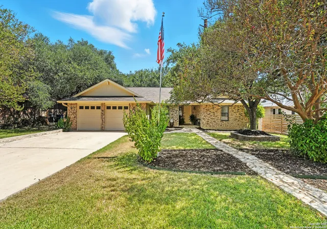 3rd image of 530 Oakwood, New Braunfels, TX 78130 | MLS# 1907809