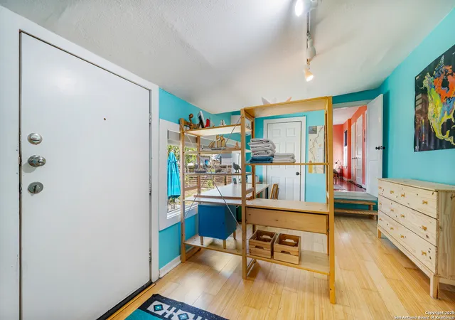 Photo 4 of Sale Pending at 513 W Rosewood, San Antonio, TX 78212 | MLS# 1907881 | Listing updated on 2026-01-30