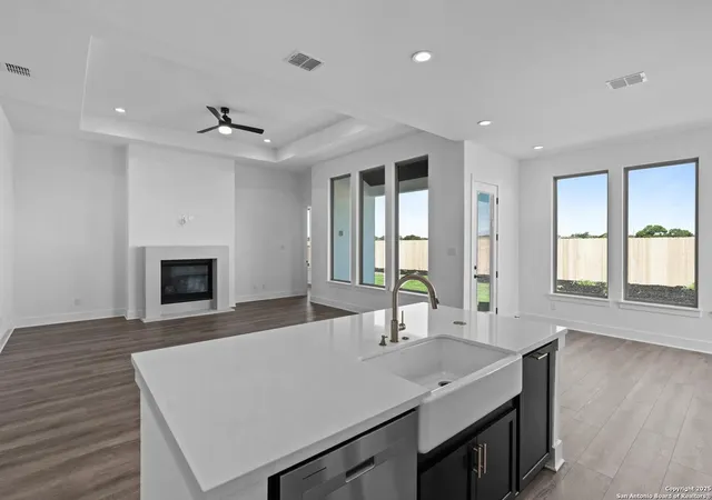 4th image of 201 Lac Leman, New Braunfels, TX 78130 | MLS# 1907889