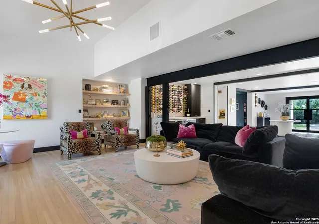 Photo 4 of Single family home for sale at 301 Primrose Pl, San Antonio, TX 78209 | MLS# 1907892 | Listing updated on 2025-10-15