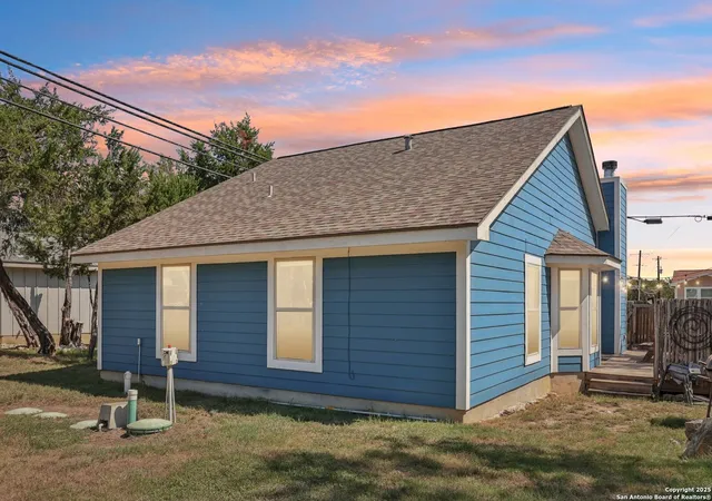 Photo 2 of Single family home for sale at 1187 Green Hill, Canyon Lake, TX 78133 | MLS# 1907920 | Listing updated on 2025-11-04