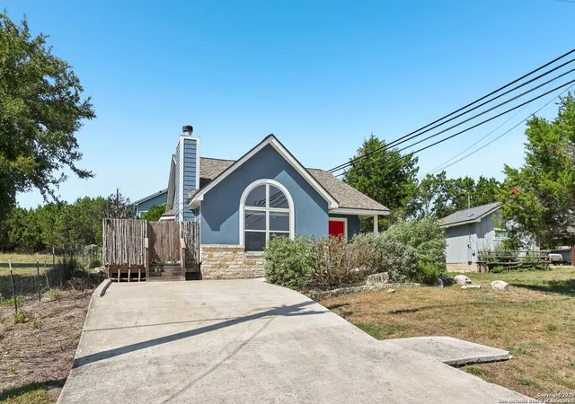 Photo 4 of Single family home for sale at 1187 Green Hill, Canyon Lake, TX 78133 | MLS# 1907920 | Listing updated on 2025-11-04