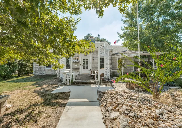 Photo 3 of Sale Pending at 342 Alexander Hamilton, San Antonio, TX 78228 | MLS# 1907951 | Listing updated on 2026-08-18