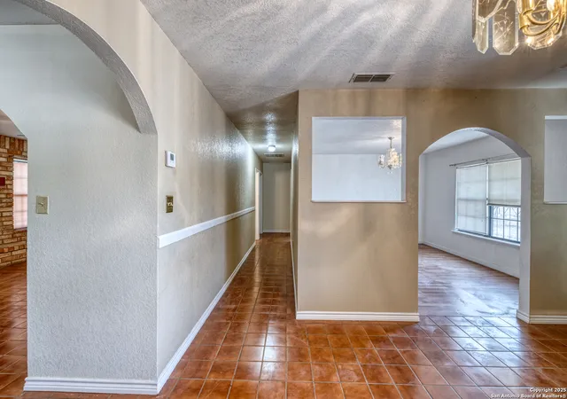 5th image of 1390 Windmill, Uvalde, TX 78801 | MLS# 1907964