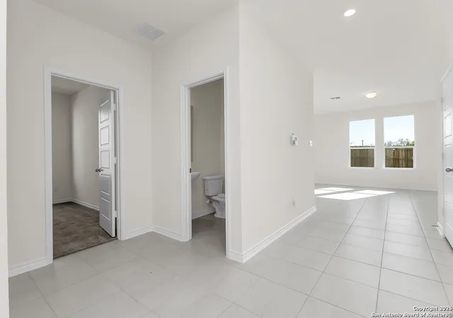 Photo 3 of Sale Pending at 4722 Plaza Ctr, San Antonio, TX 78222 | MLS# 1907977 | Listing updated on 2026-05-15