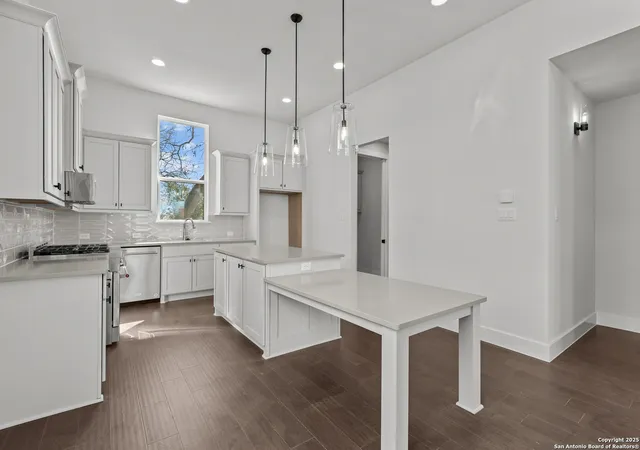 2nd image of 158 Playmoor St, San Antonio, TX 78210 | MLS# 1908033