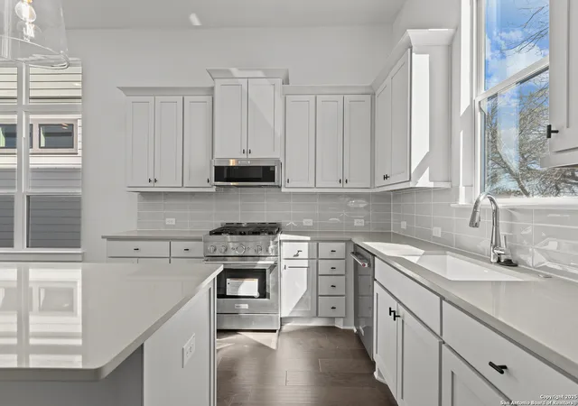 3rd image of 158 Playmoor St, San Antonio, TX 78210 | MLS# 1908033
