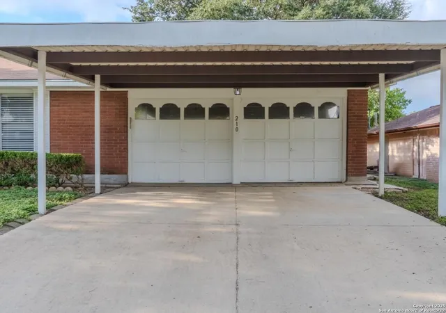 Photo 4 of Single family home for sale at 210 Downshire, San Antonio, TX 78216 | MLS# 1908110 | Listing updated on 2026-08-01