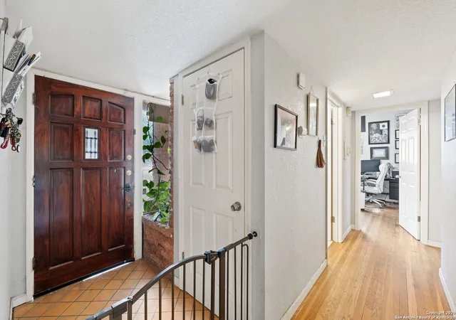 Photo 3 of Single family home for sale at 310 Radiance Dr, San Antonio, TX 78218 | MLS# 1908162 | Listing updated on 2025-09-27