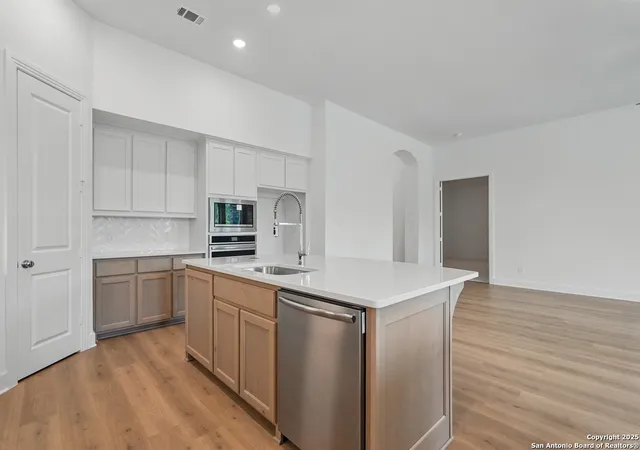 Photo 3 of Sale Pending at 270 Lacey Oak, Castroville, TX 78009 | MLS# 1908186 | Listing updated on 2025-11-17