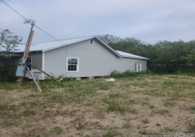 Photo 3 of Single family home for sale at 218 E Mill, Uvalde, TX 78801 | MLS# 1908210 | Listing updated on 2025-09-27