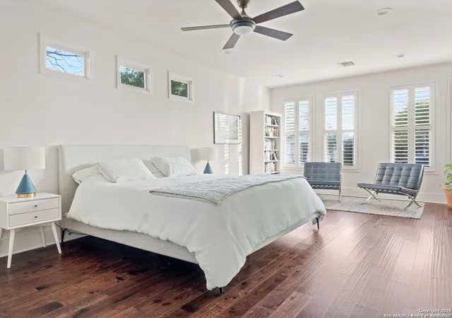 Photo 3 of Sale Pending at 437 Devine St, San Antonio, TX 78210 | MLS# 1908215 | Listing updated on 2025-12-01