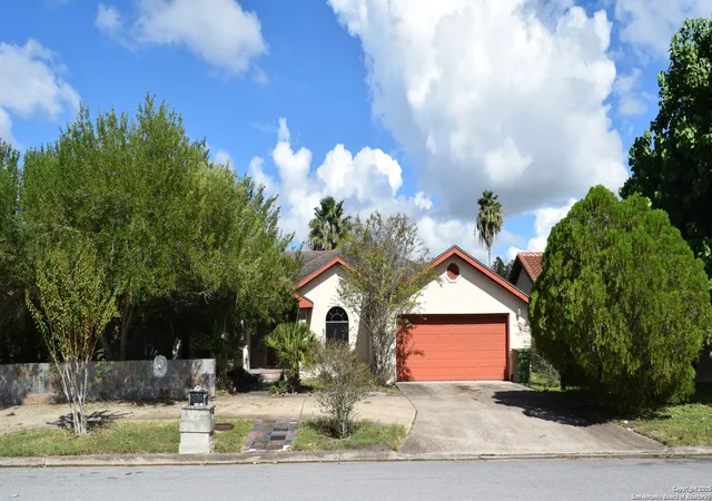 Photo 2 of Single family home for sale at 125 Pinar Del Rio Ave, Brownsville, TX 78526 | MLS# 1908268 | Listing updated on 2025-12-19