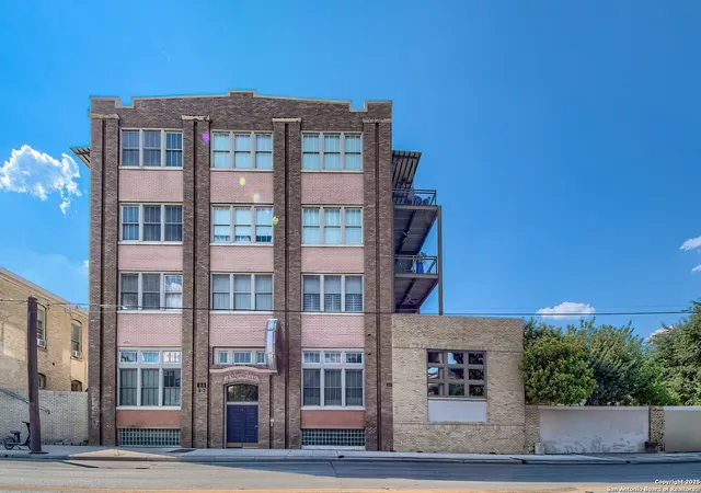 Photo 2 of Sale Pending at 831 S Flores St #2101, San Antonio, TX 78204 | MLS# 1908329 | Listing updated on 2025-11-16