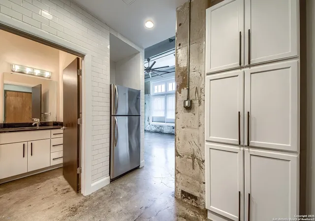 Photo 3 of Sale Pending at 831 S Flores St #2101, San Antonio, TX 78204 | MLS# 1908329 | Listing updated on 2025-11-16