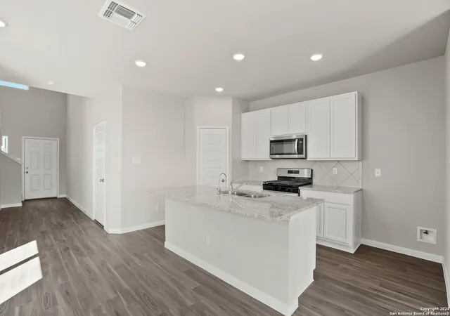 Photo 3 of Sale Pending at 8854 Black Oak Dr, Elmendorf, TX 78112 | MLS# 1908335 | Listing updated on 2025-10-23