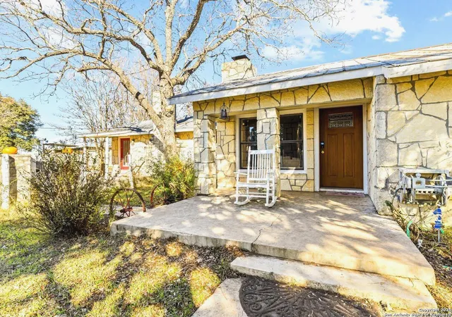 Photo 3 of Single family home for sale at 973 F Farm To Market Road 1077, Bandera, TX 78003 | MLS# 1908367 | Listing updated on 2025-09-28
