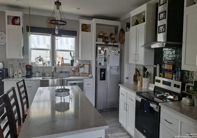3rd image of 12934 Park Rd 37, Pipecreek, TX 78063 | MLS# 1908419