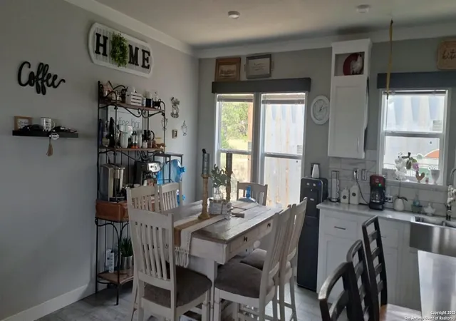 4th image of 12934 Park Rd 37, Pipecreek, TX 78063 | MLS# 1908419