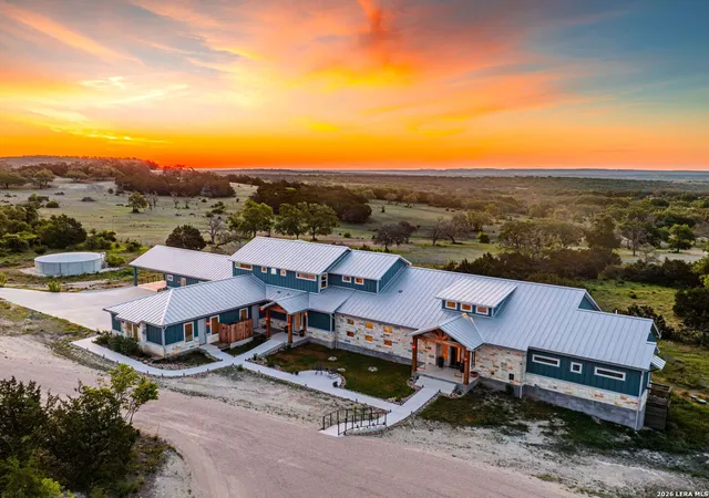 Photo 4 of Single family home for sale at 554 Seven Falls Dr, Fredericksburg, TX 78624 | MLS# 1908422 | Listing updated on 2026-09-01