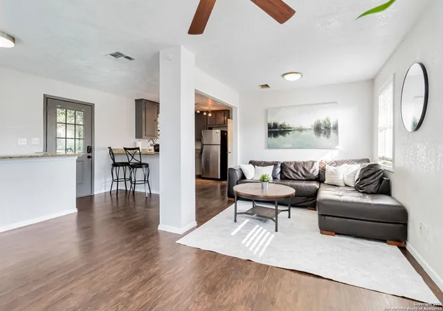 Photo 2 of Single family home for sale at 1359 Glenn Dr, Canyon Lake, TX 78133 | MLS# 1908432 | Listing updated on 2026-06-05