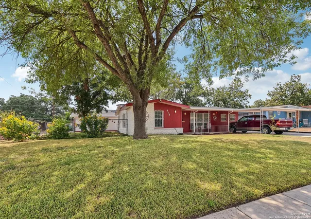 Photo 3 of Sale Pending at 418 Creath Pl, San Antonio, TX 78221 | MLS# 1908435 | Listing updated on 2025-10-03