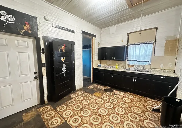 Photo 3 of Single family home for sale at 640 Porter, San Antonio, TX 78210 | MLS# 1908438 | Listing updated on 2025-09-28