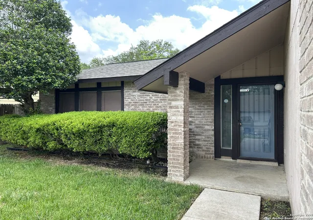 Photo 3 of Sale Pending at 5938 Kissing Oak St, San Antonio, TX 78247 | MLS# 1908462 | Listing updated on 2025-11-25