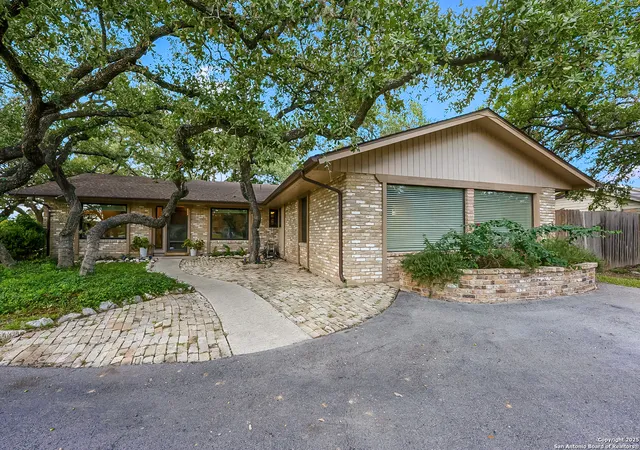 Photo 2 of Sale Pending at 525 Fleetwood, San Antonio, TX 78232 | MLS# 1908520 | Listing updated on 2026-04-12