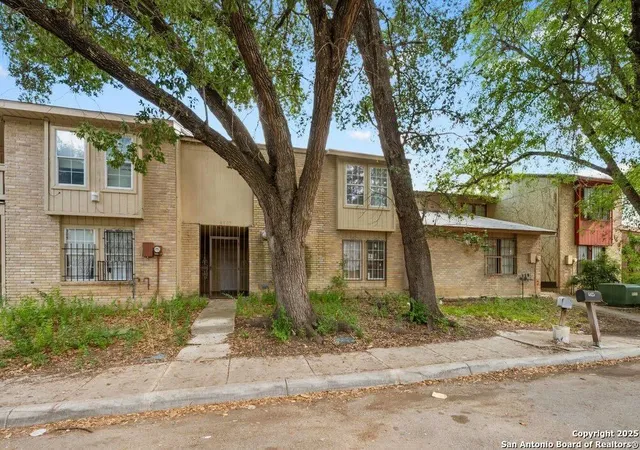 Photo 2 of Single family home for sale at 6823 Stockport Dr, San Antonio, TX 78239 | MLS# 1908542 | Listing updated on 2025-12-09