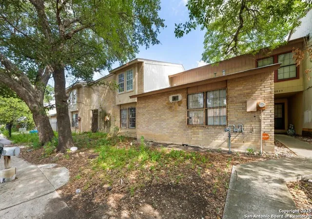 Photo 3 of Single family home for sale at 6823 Stockport Dr, San Antonio, TX 78239 | MLS# 1908542 | Listing updated on 2025-12-09