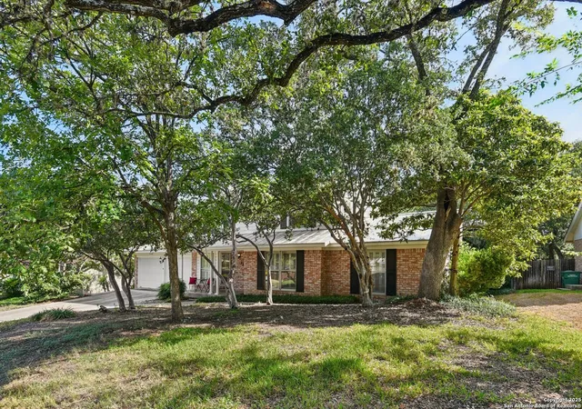 Photo 2 of Sale Pending at 723 Fabulous Dr, San Antonio, TX 78216 | MLS# 1908601 | Listing updated on 2025-10-21