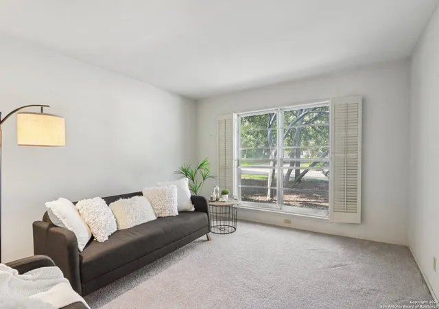 Photo 3 of Sale Pending at 723 Fabulous Dr, San Antonio, TX 78216 | MLS# 1908601 | Listing updated on 2025-10-21