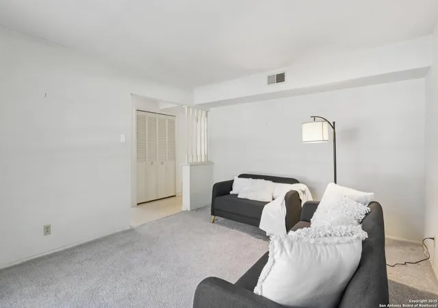 Photo 3 of Sale Pending at 723 Fabulous Dr, San Antonio, TX 78216 | MLS# 1908601 | Listing updated on 2025-10-21