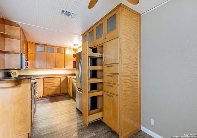 Photo 4 of Sale Pending at 2810 Floral Way, San Antonio, TX 78247 | MLS# 1908634 | Listing updated on 2025-10-07