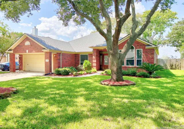 Photo 2 of Sale Pending at 318 High Meadows Dr, Sugar Land, TX 77479 | MLS# 1908683 | Listing updated on 2025-12-16
