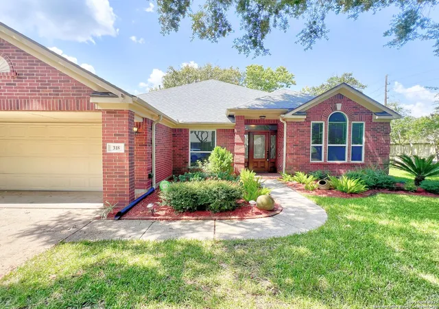 Photo 3 of Sale Pending at 318 High Meadows Dr, Sugar Land, TX 77479 | MLS# 1908683 | Listing updated on 2025-12-16